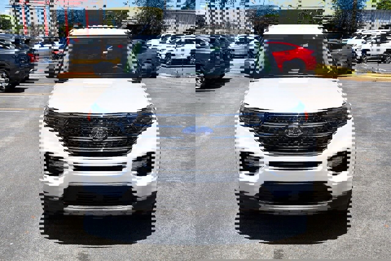 Used 2024 Ford Explorer XLT w/ Equipment Group 202A image 2