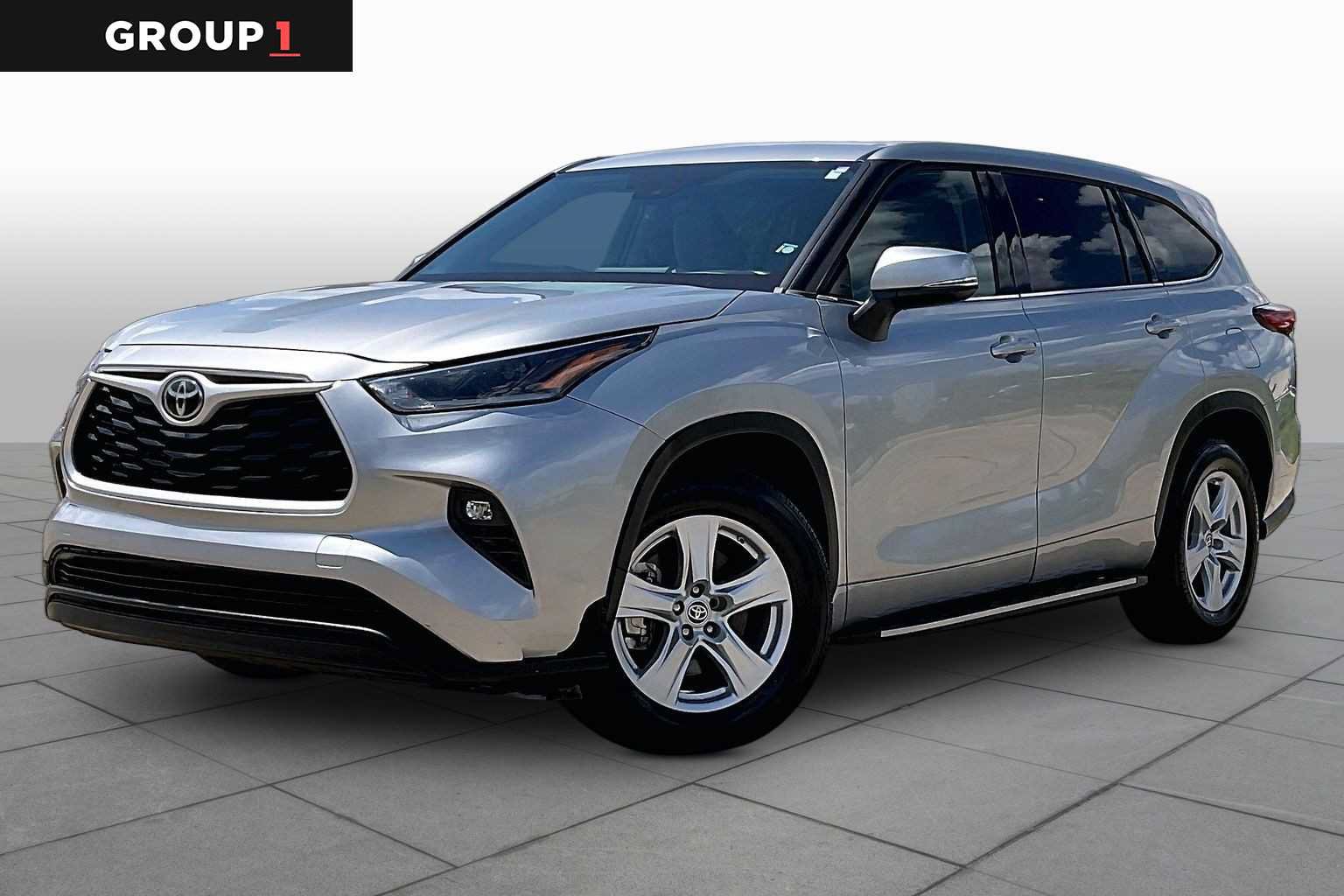 Used 2021 Toyota Highlander LE FWD image 1