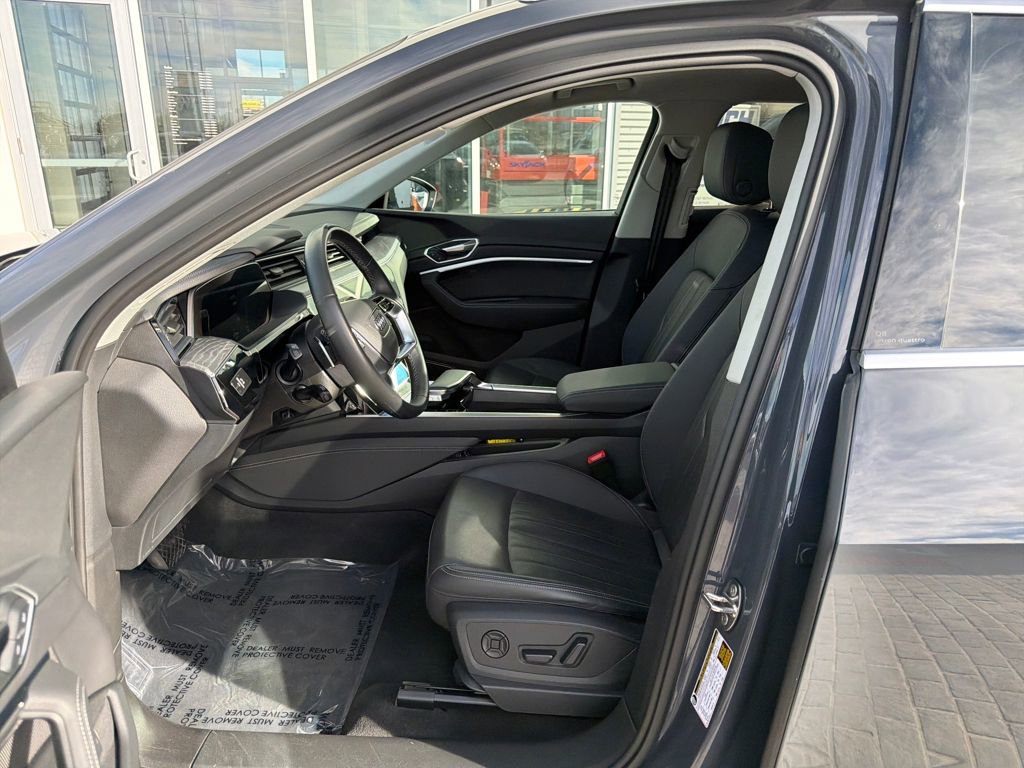 Used 2024 Audi Q8 e-tron Premium Plus w/ Premium Plus Package image 9