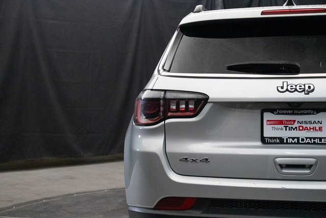 Used 2024 Jeep Compass Latitude image 12