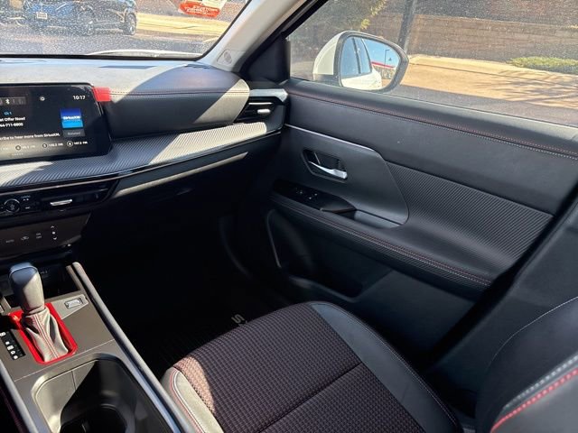 Used 2025 Nissan Kicks SR image 28
