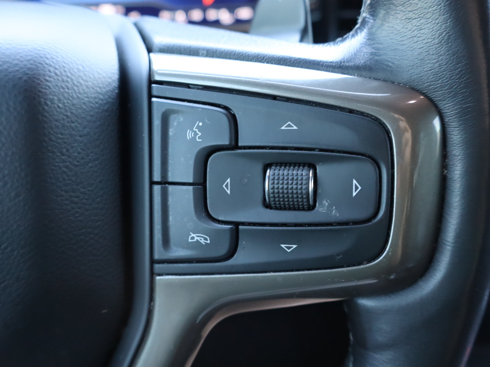 Used 2023 Chevrolet Silverado 1500 High Country w/ Technology Package AWD/4WD image 25