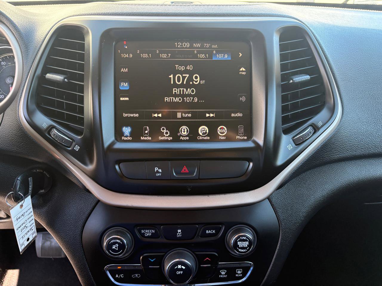 Used 2016 Jeep Cherokee Latitude image 8