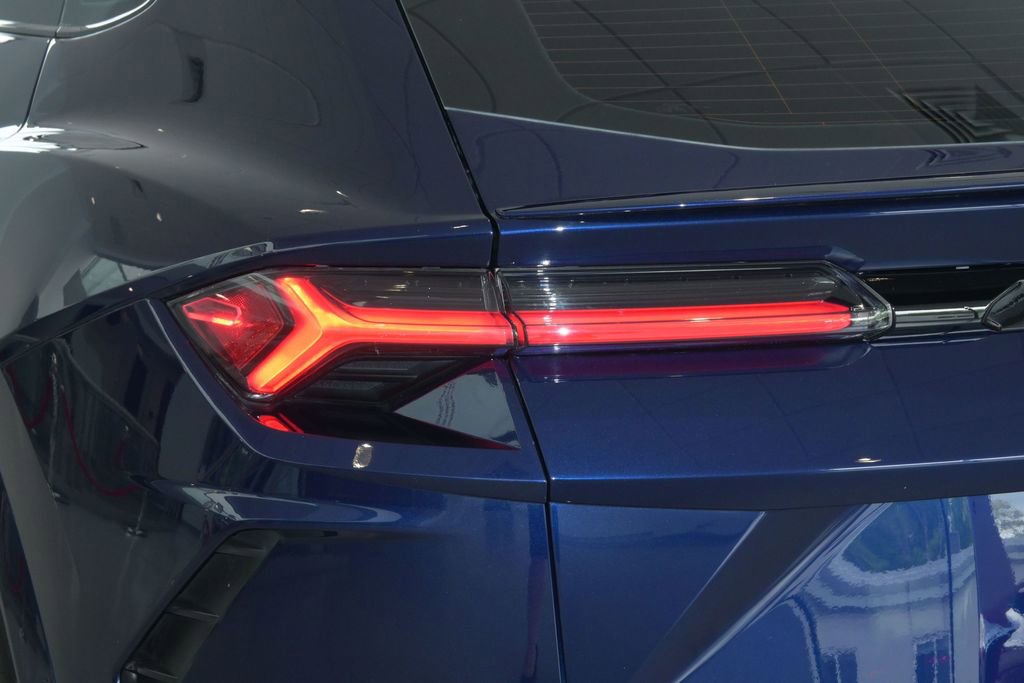 Used 2019 Lamborghini Urus AWD/4WD image 14