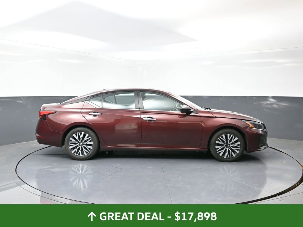 Used 2024 Nissan Altima 2.5 SV image 4