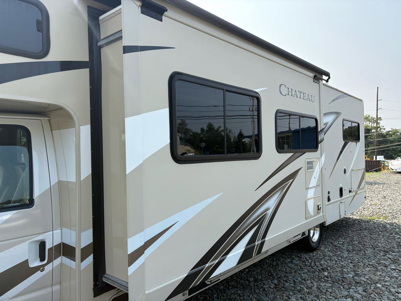 Used 2018 Ford E-450 and Econoline 450 Super Duty w/ Motorhome Prep Package RWD image 16