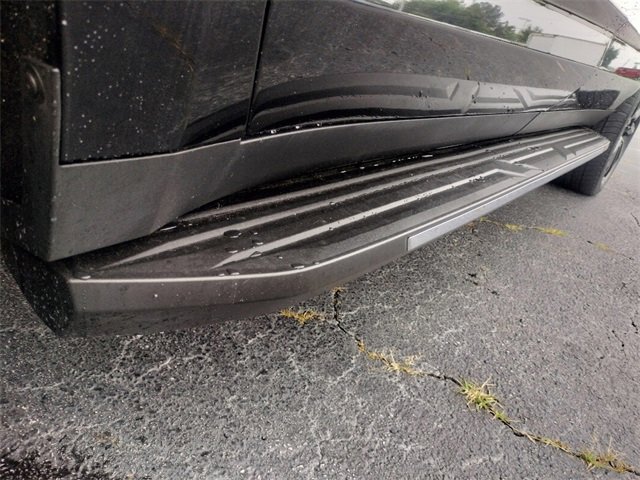 Used 2023 Chevrolet Suburban High Country image 12