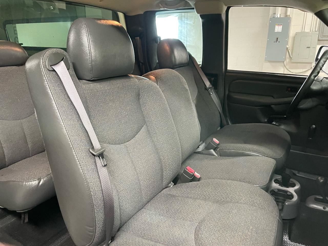 Used 2004 GMC Sierra 2500 W/T AWD/4WD image 17
