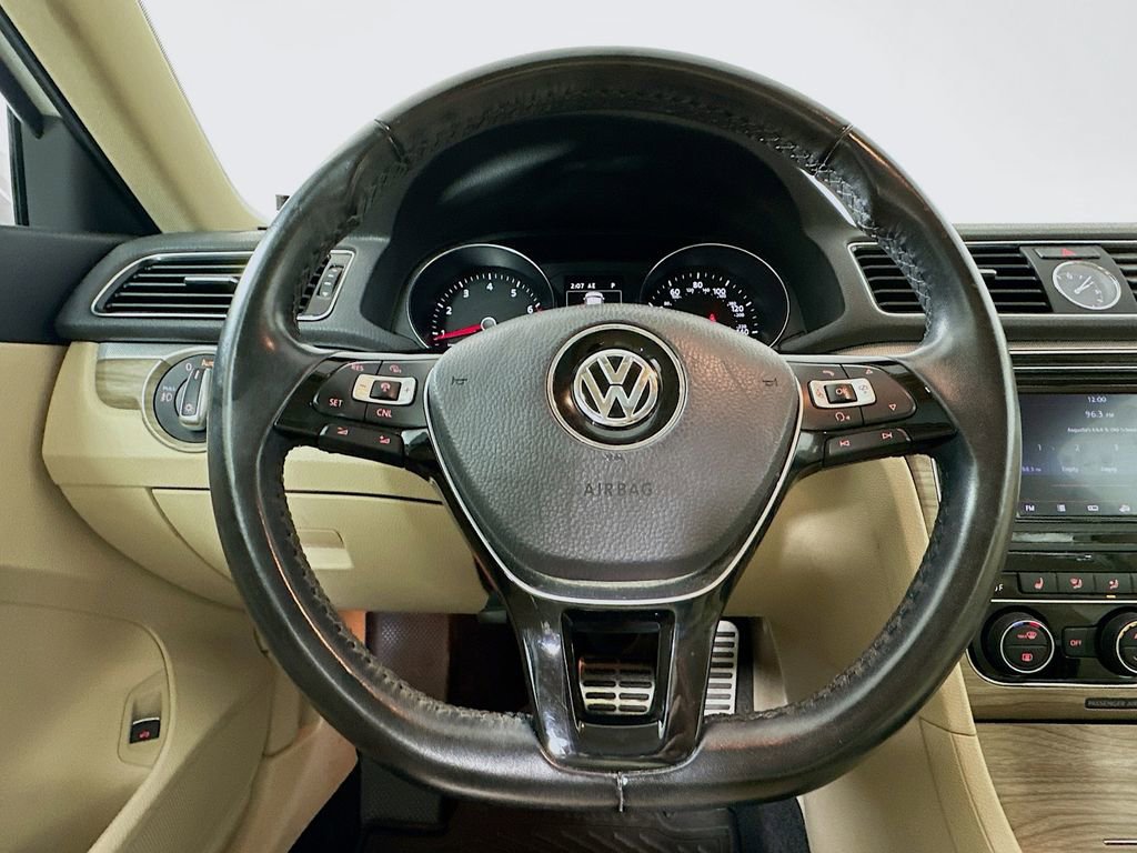 Used 2017 Volkswagen Passat 1.8T SEL Premium FWD image 18