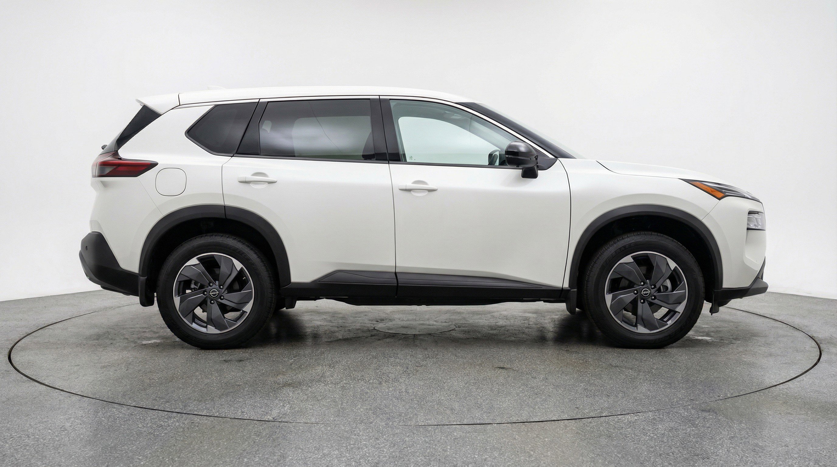 Used 2025 Nissan Rogue SV AWD/4WD image 11