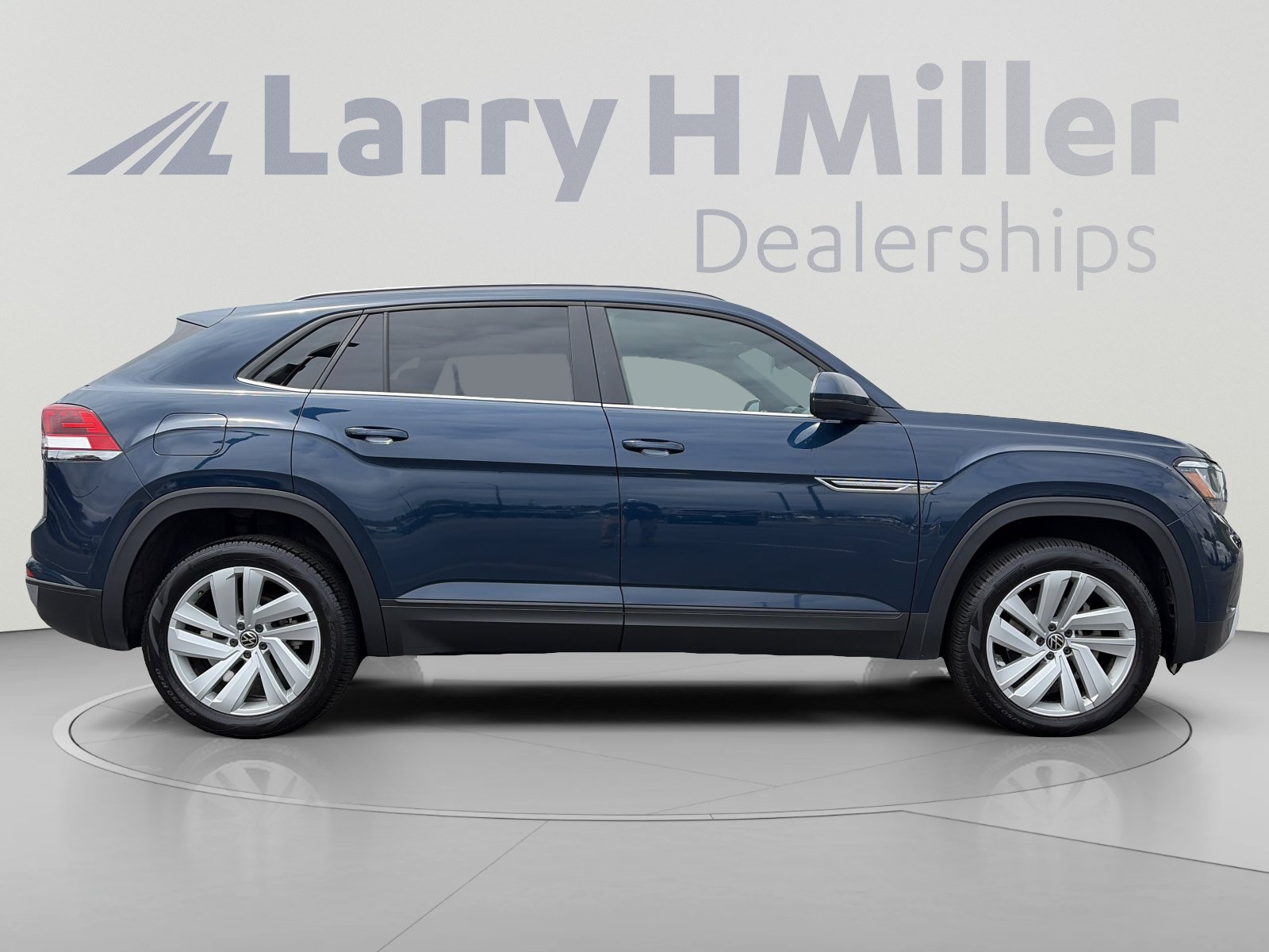 Used 2020 Volkswagen Atlas Cross Sport SE AWD/4WD image 4