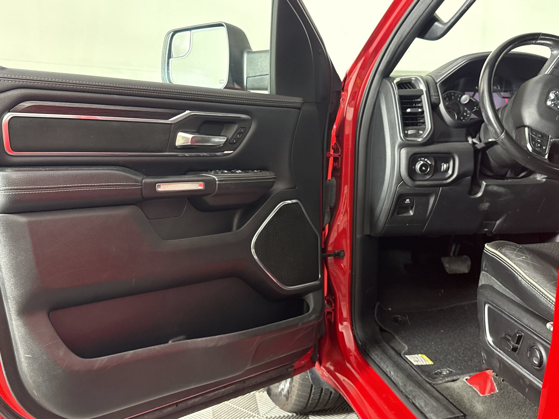 Used 2024 RAM 1500 Laramie RWD image 5