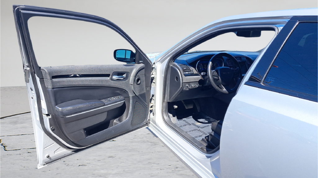 Used 2022 Chrysler 300 S RWD image 9