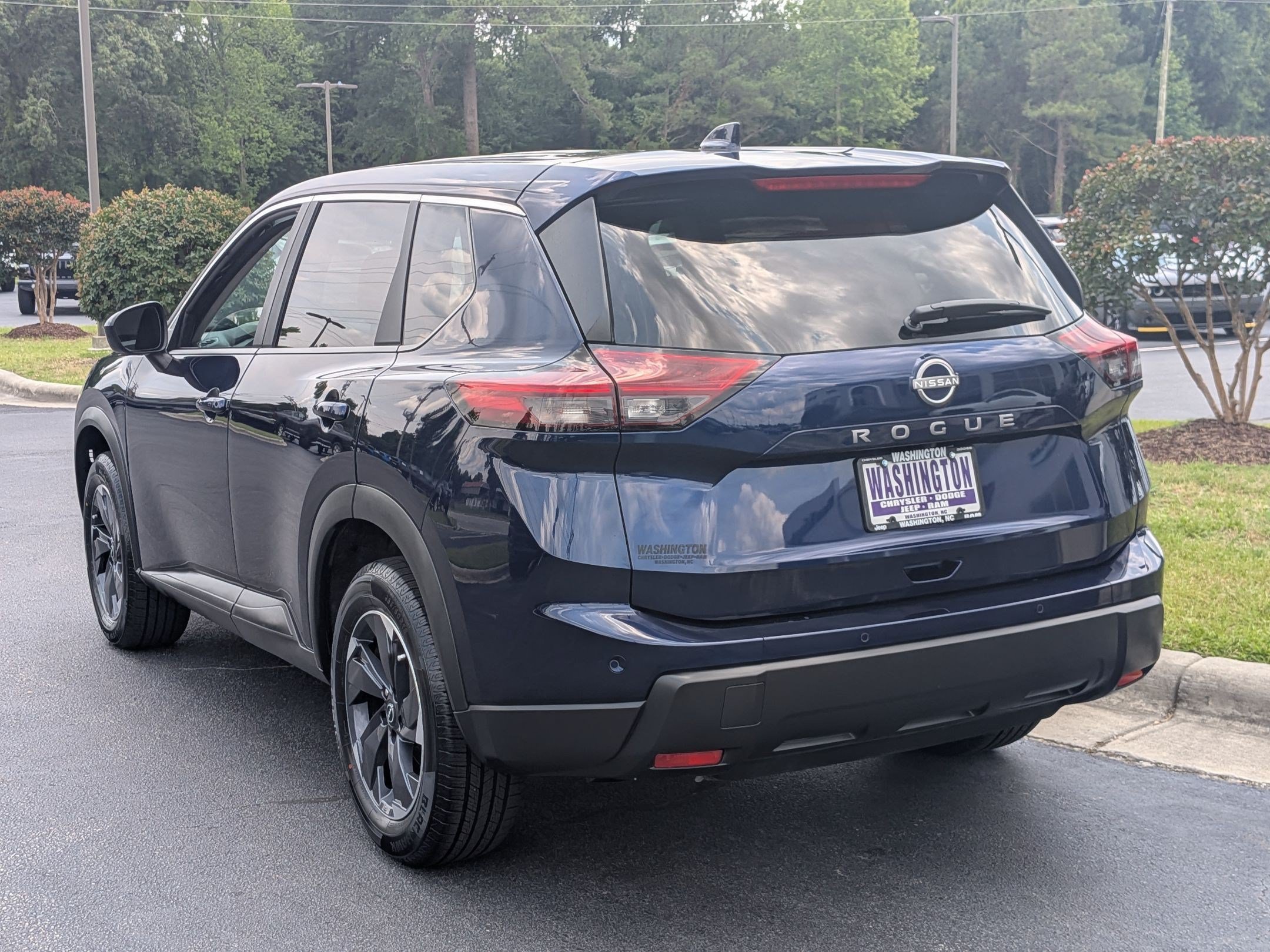 Used 2025 Nissan Rogue SV FWD image 7