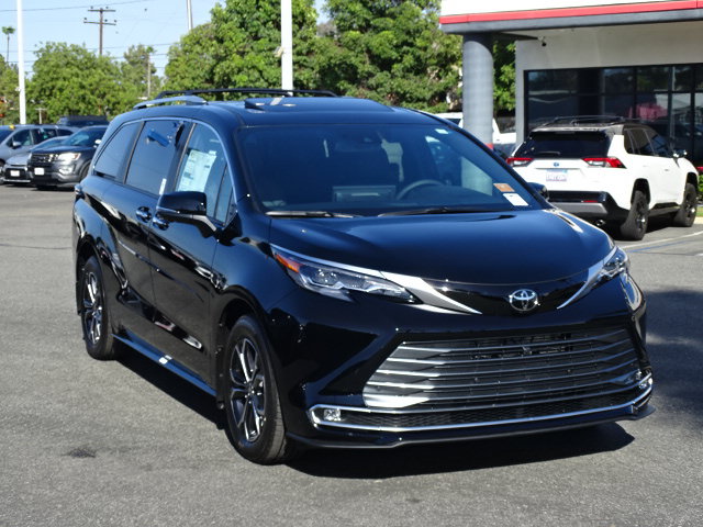 New 2026 Toyota Sienna Platinum AWD/4WD image 2