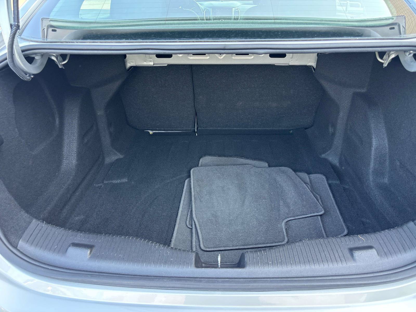 Used 2019 Chevrolet Cruze LT w/ Convenience Package FWD image 12