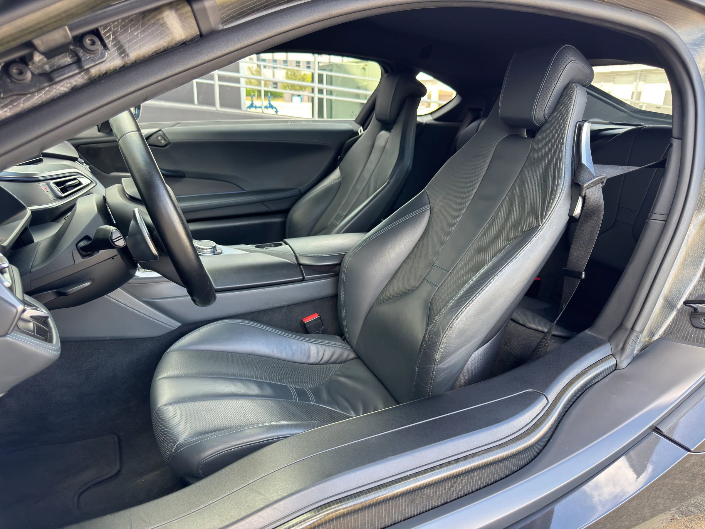 Used 2015 BMW i8 image 13