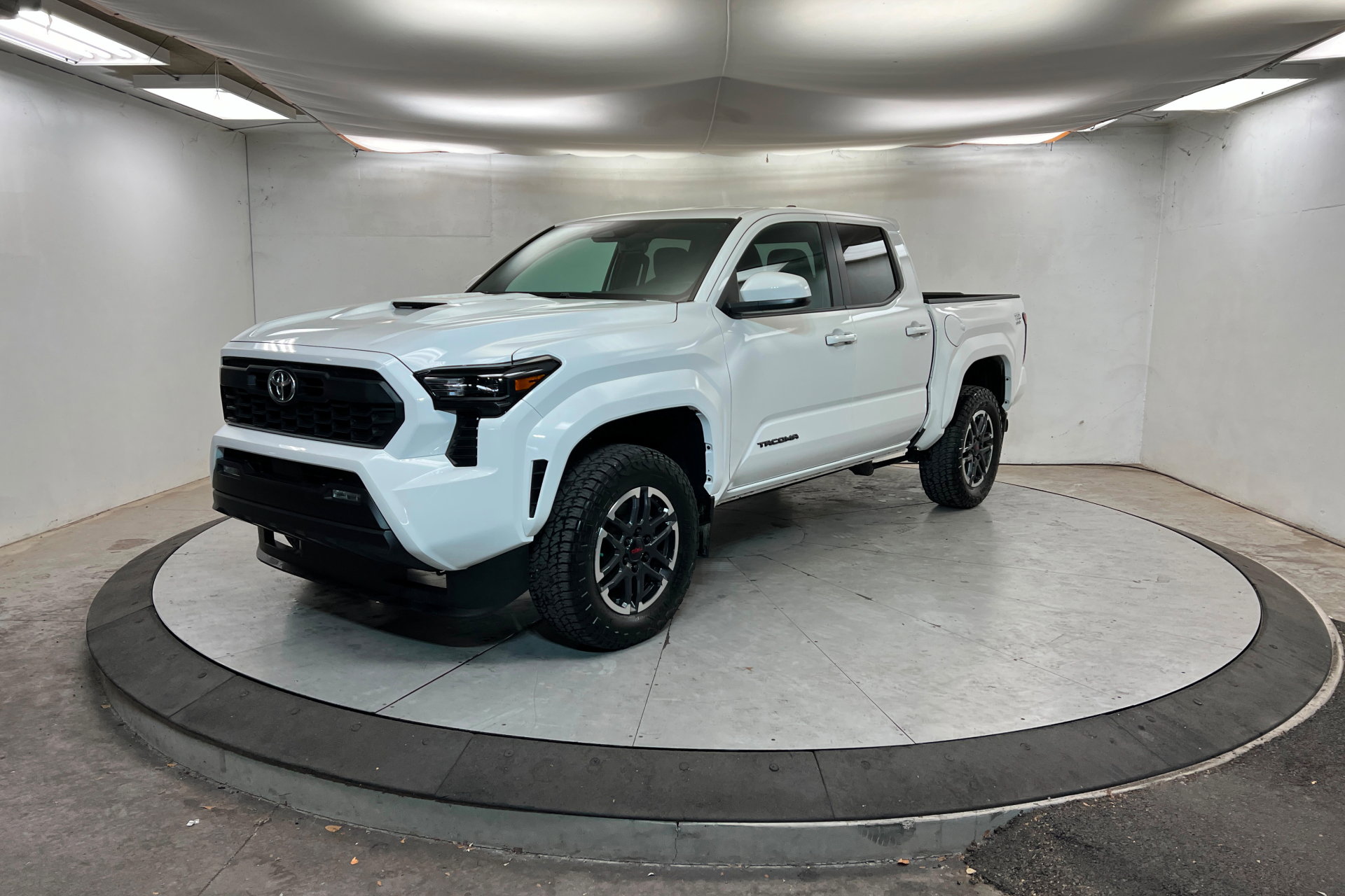 Used 2024 Toyota Tacoma TRD Sport image 1