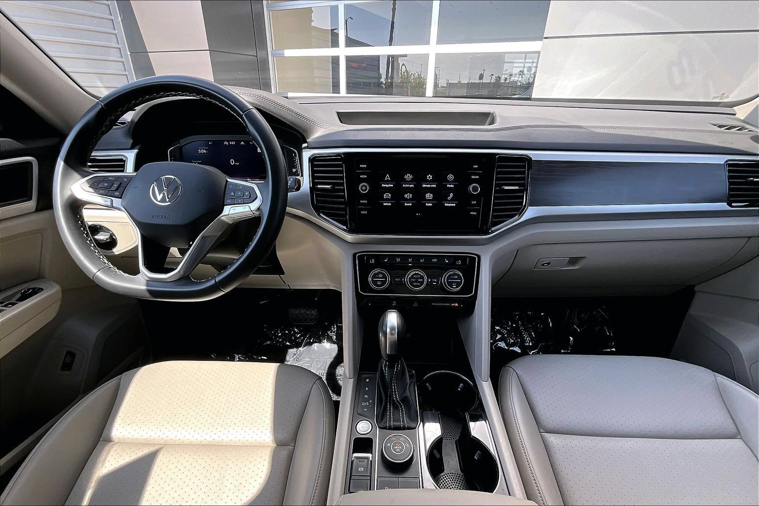 Used 2023 Volkswagen Atlas SE w/ Black Wheel Package AWD/4WD image 13