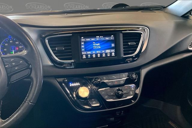 Used 2020 Chrysler Pacifica Touring w/ S Appearance Package image 29