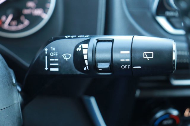 Used 2025 Nissan Rogue SV image 24