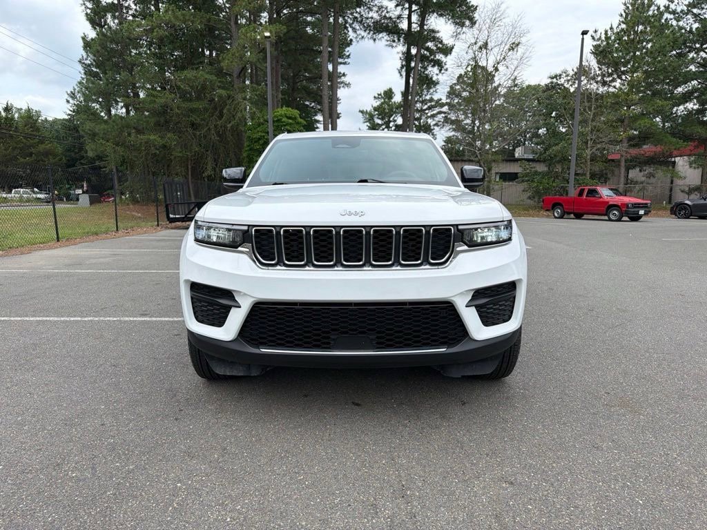 Used 2025 Jeep Grand Cherokee Laredo X w/ Luxury Tech Group I AWD/4WD image 4