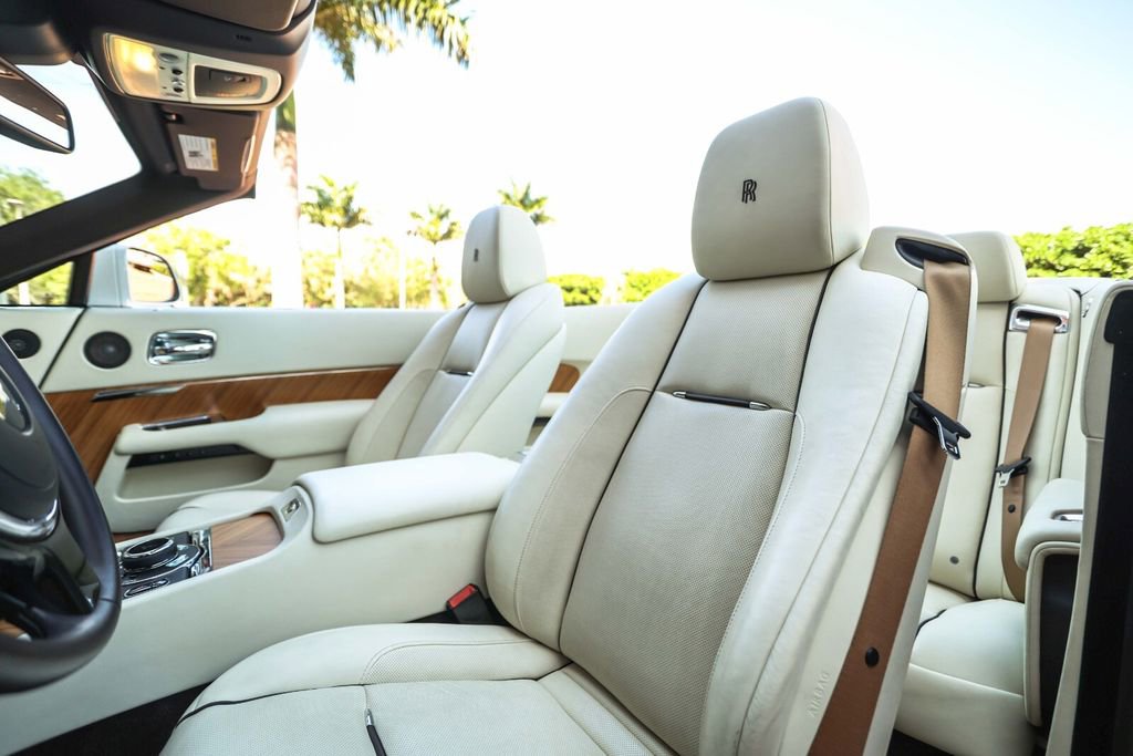 Used 2016 Rolls-Royce Dawn image 46