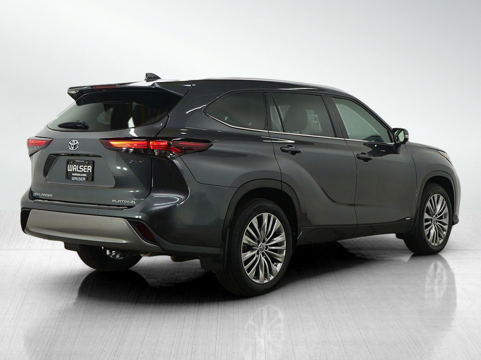 Used 2025 Toyota Highlander Platinum image 5