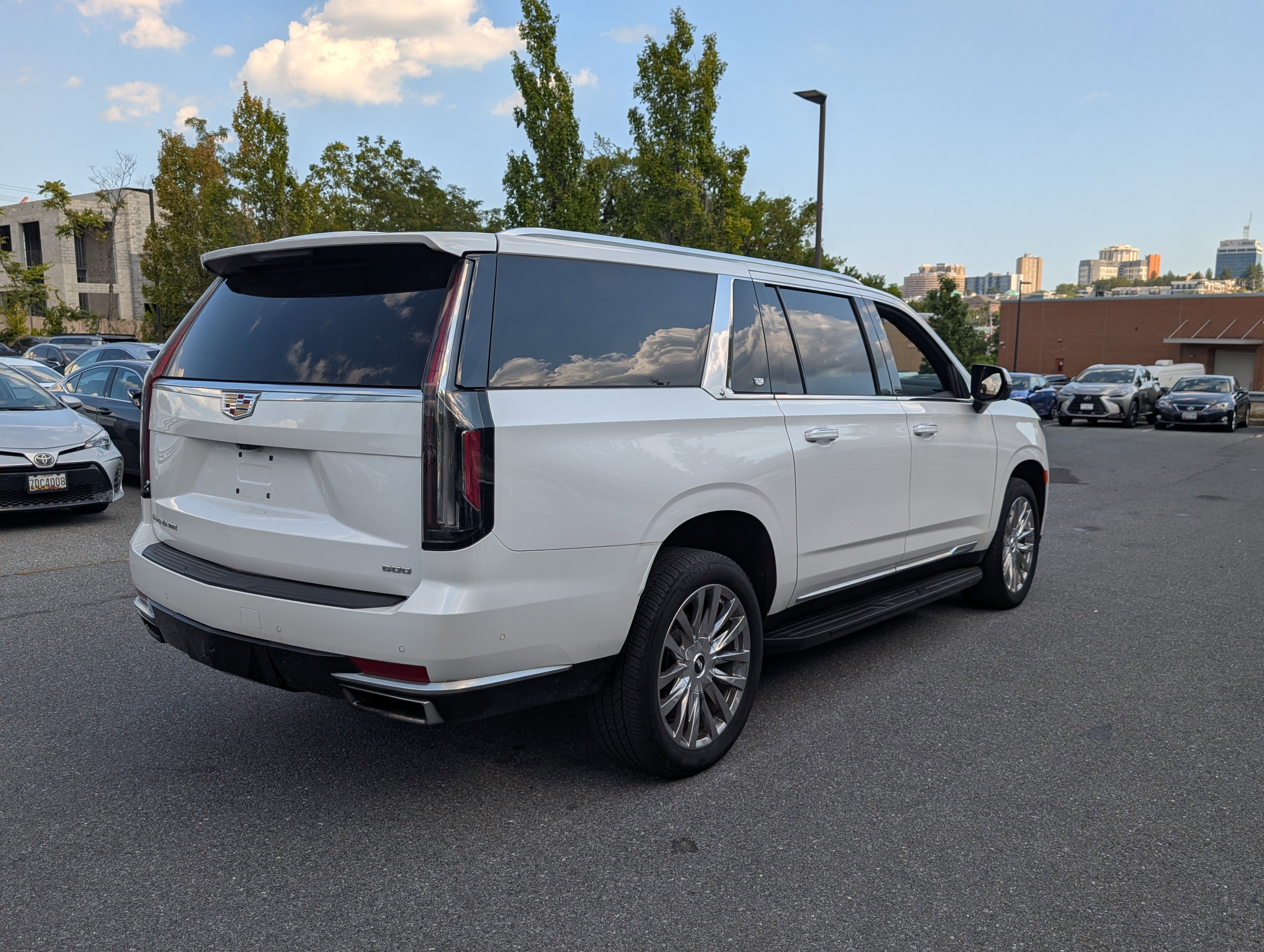 Used 2021 Cadillac Escalade ESV Premium Luxury w/ Performance Package image 3