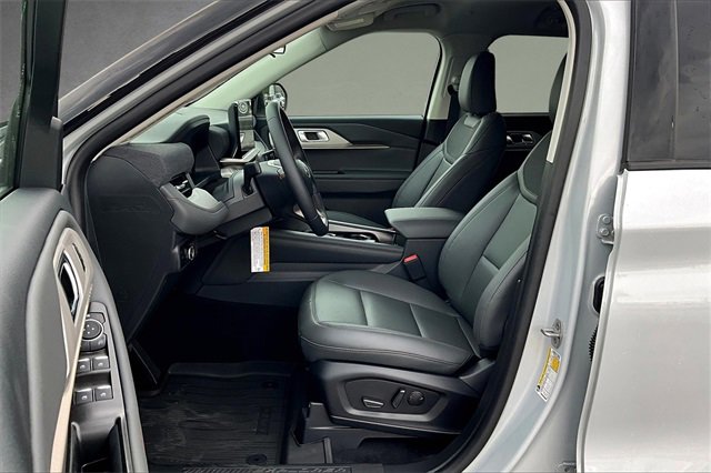 New 2025 Ford Explorer Active w/ Active Comfort Package image 9