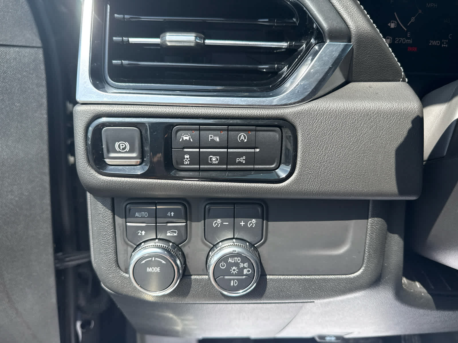 Used 2025 GMC Yukon Denali AWD/4WD image 14