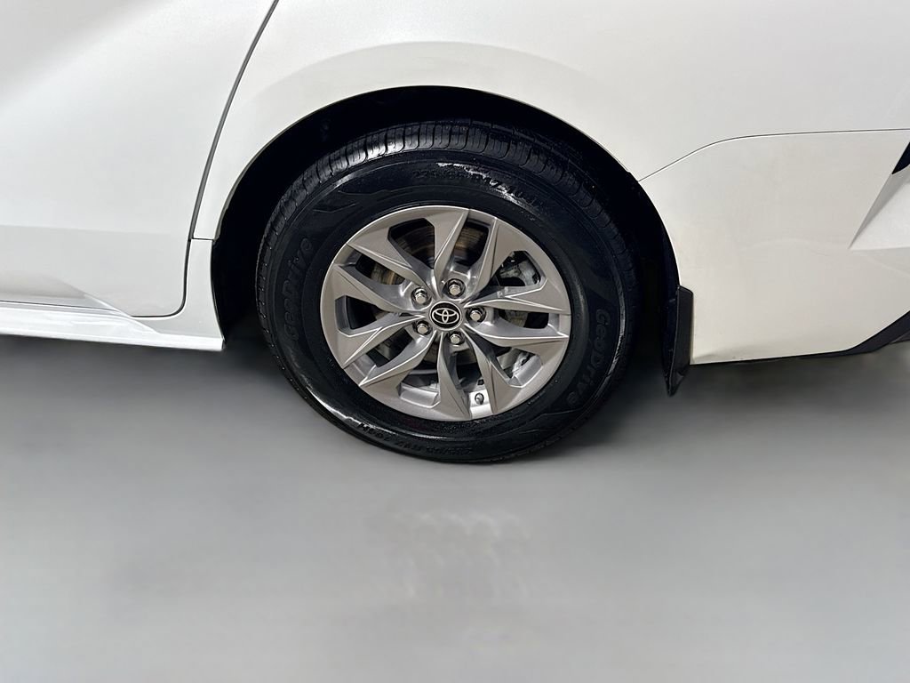 Certified 2022 Toyota Sienna XLE FWD image 28