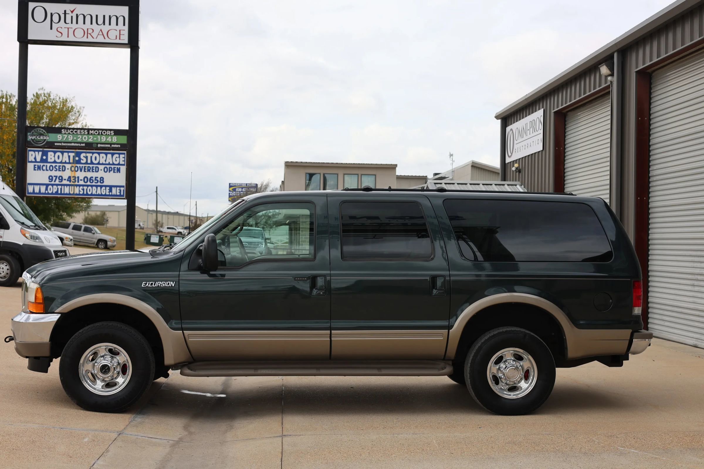 Used 2000 Ford Excursion Limited image 9