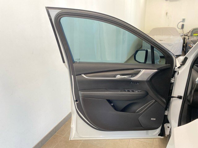 Used 2023 Cadillac XT6 Sport w/ LPO, ONYX Package AWD/4WD image 15