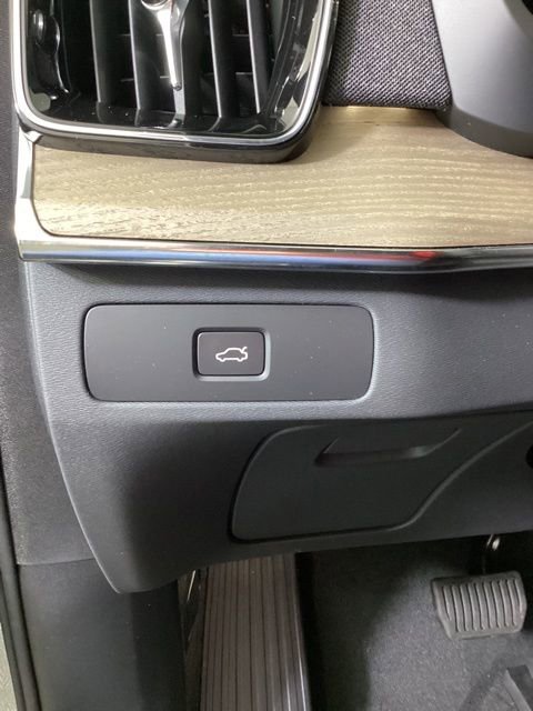 New 2026 Volvo XC90 B6 Plus w/ Protection Package Premier image 19