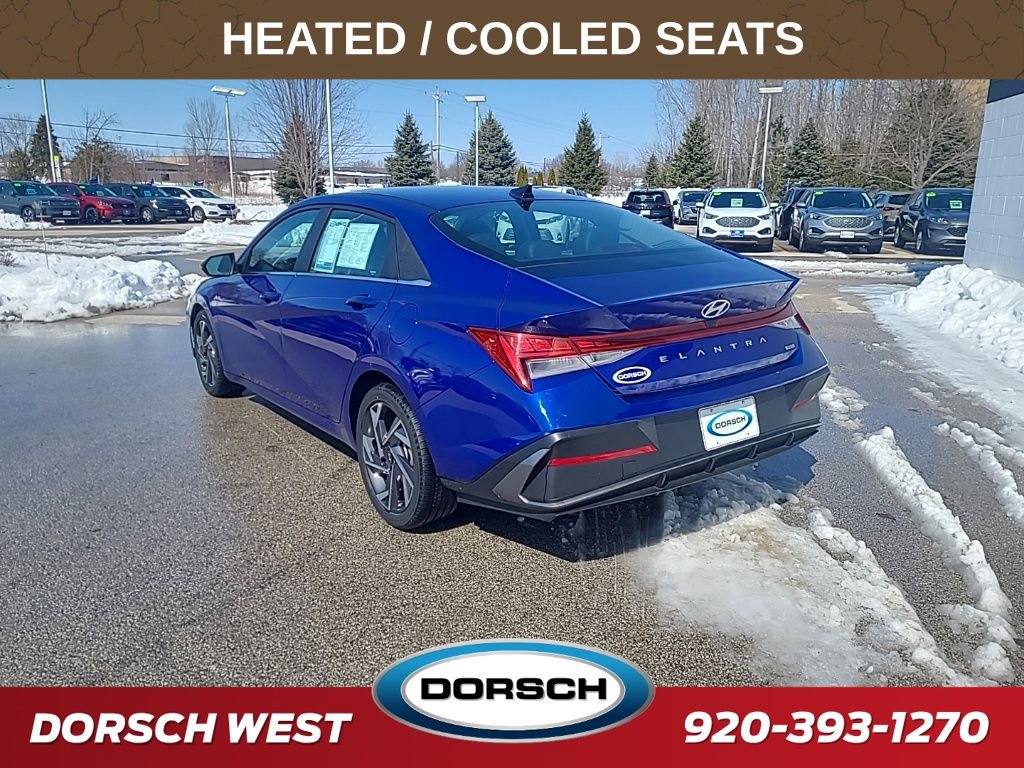 Used 2025 Hyundai Elantra Limited image 3