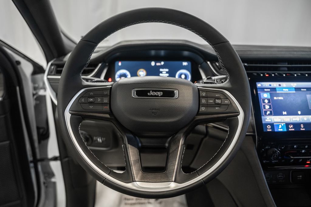 New 2025 Jeep Grand Cherokee L Limited w/ Luxury Tech Group II image 30