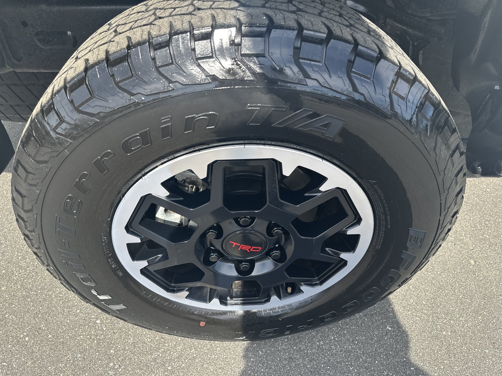 Used 2024 Toyota Tacoma TRD Off-Road AWD/4WD image 33