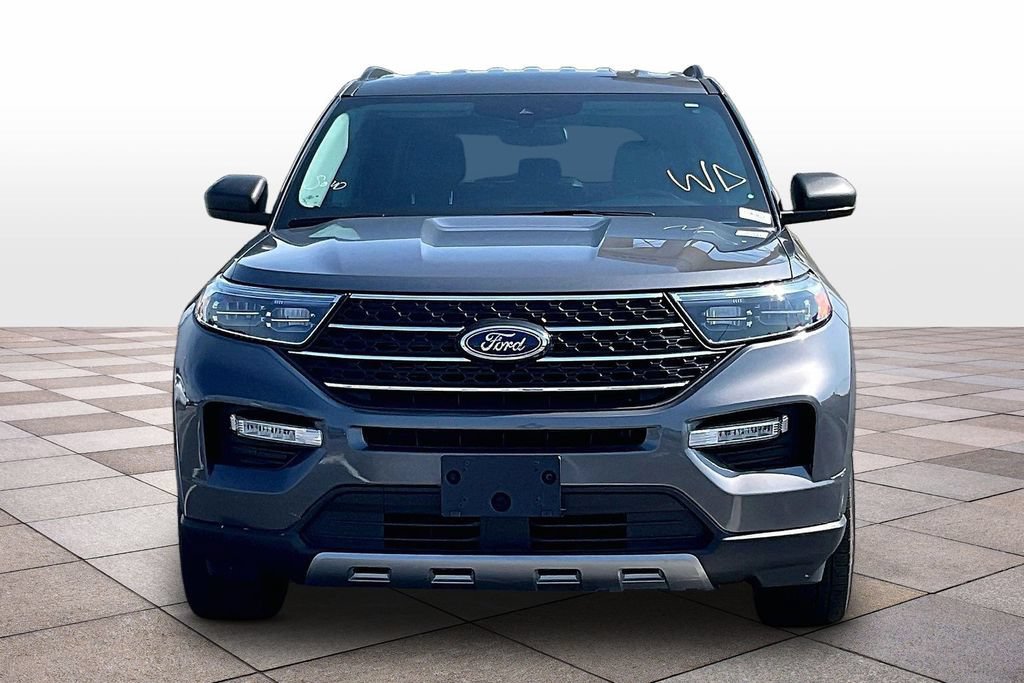 Certified 2022 Ford Explorer XLT w/ Equipment Group 202A AWD/4WD image 3