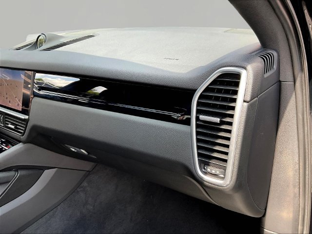 Used 2023 Porsche Cayenne S AWD/4WD image 27