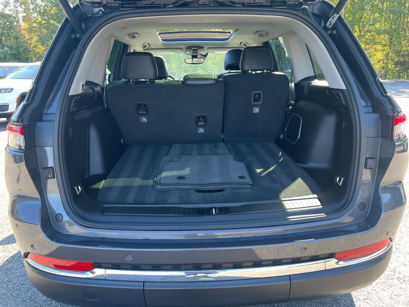 Used 2024 Jeep Grand Cherokee Limited 4xe image 11