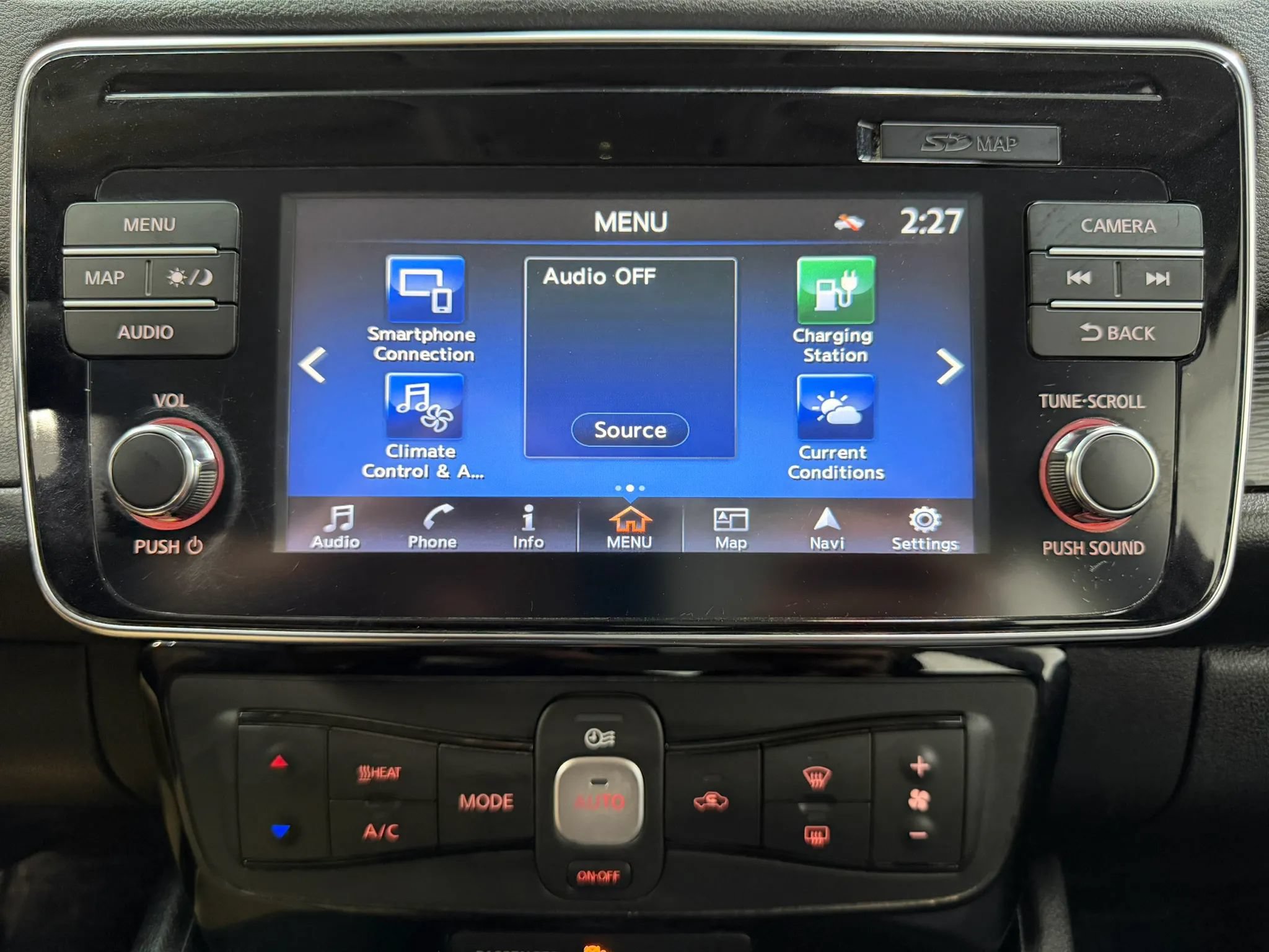Used 2018 Nissan Leaf SV w/ SV Technology Package FWD image 24