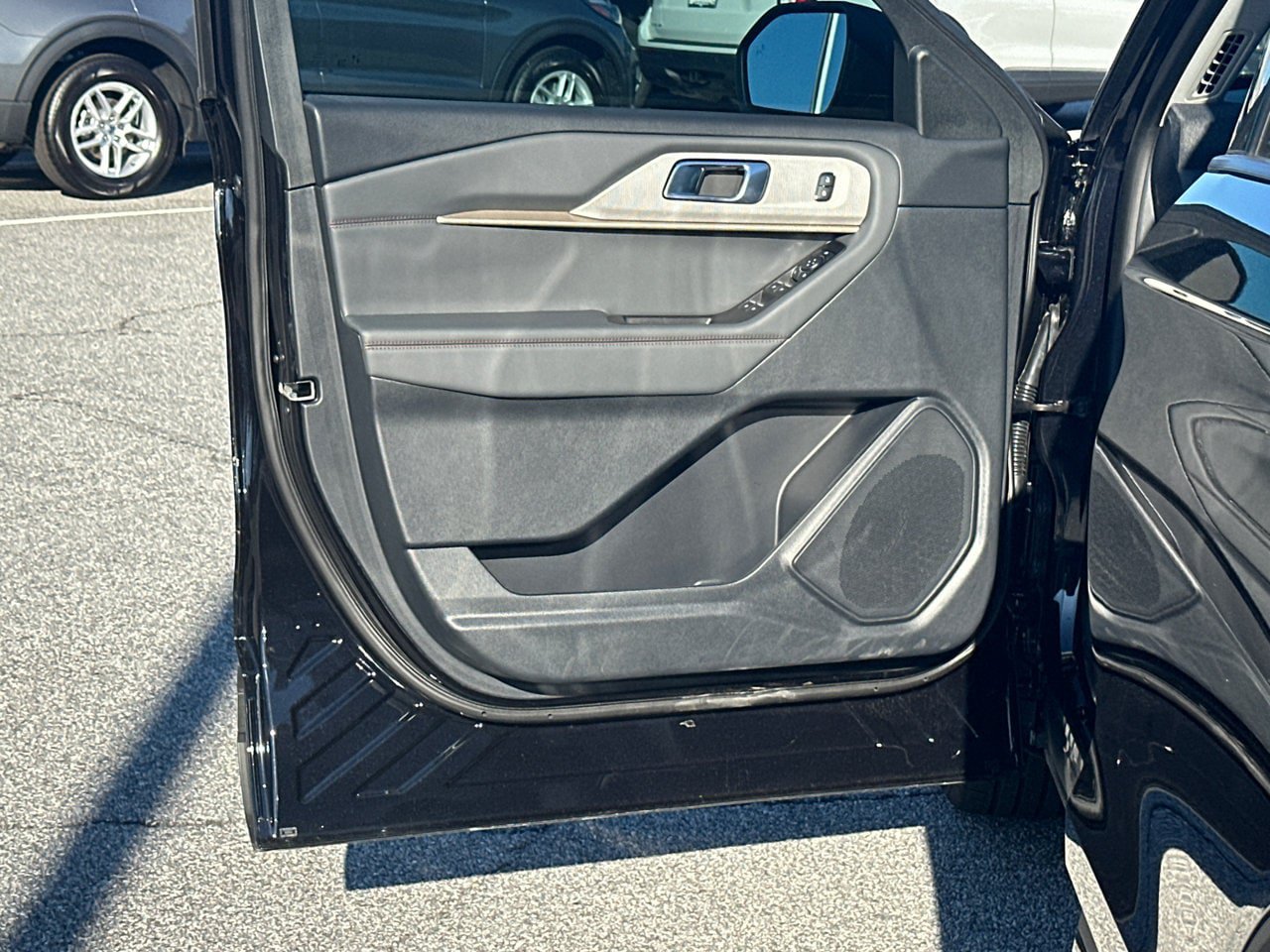 New 2026 Ford Explorer Active RWD image 10