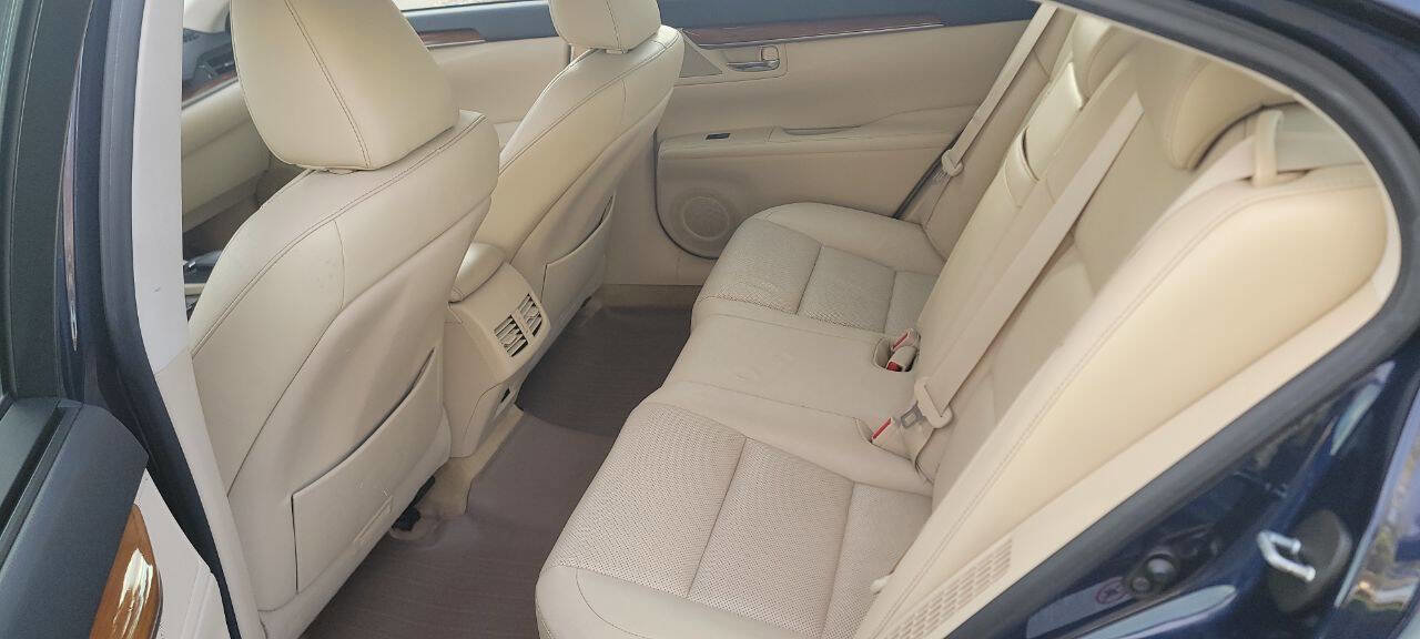 Used 2013 Lexus ES 300h image 26