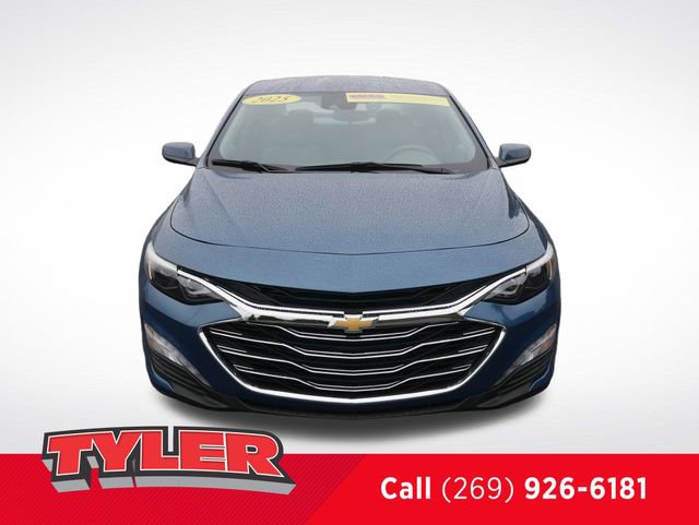 Used 2025 Chevrolet Malibu LT image 2