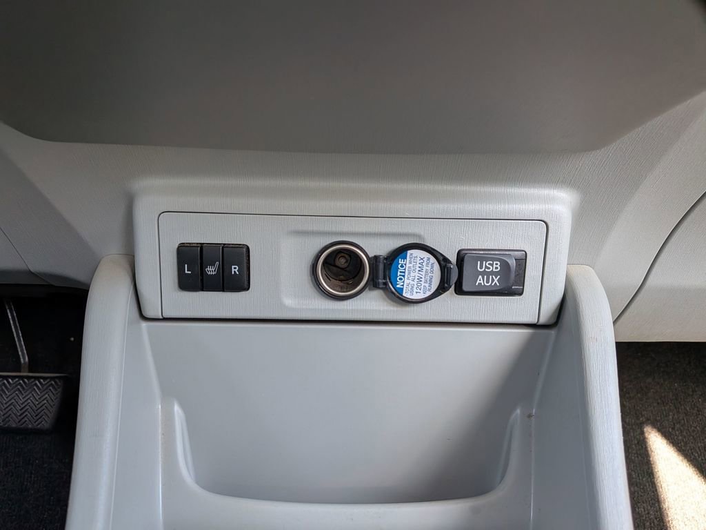 Used 2013 Toyota Prius V Five FWD image 18