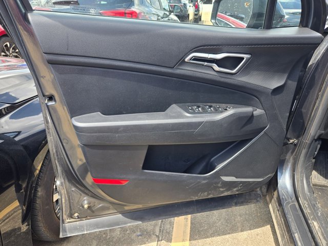 Used 2025 Kia Sportage LX image 11
