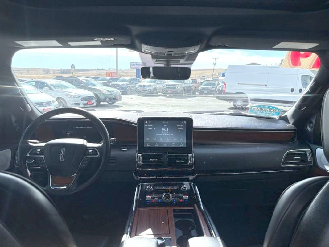 Used 2019 Lincoln Navigator Reserve image 14