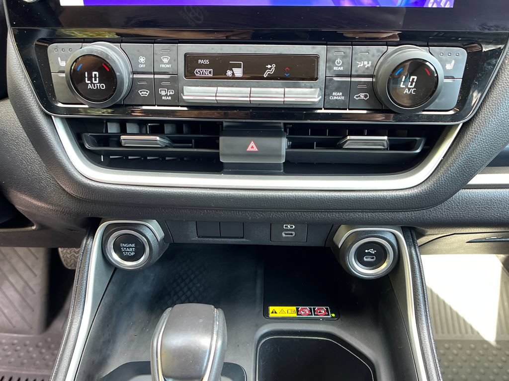Certified 2025 Toyota Grand Highlander AWD image 17