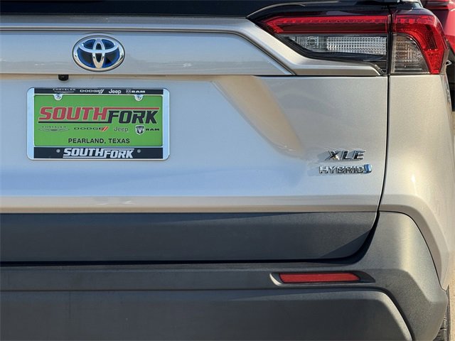 Used 2021 Toyota RAV4 XLE w/ Convenience Package image 6